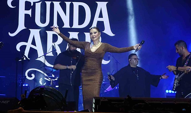Kahramanmaraş'ta Ağustos Fuarında Funda Arar konseri