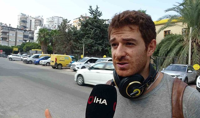 Kaldırımdaki hatalı parklara isyan etti: "Tekerlekli sandalyeli birisi olarak buradan geçmiş olsam oturur ağlardım"
