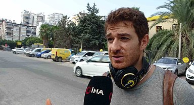 Kaldırımdaki hatalı parklara isyan etti: "Tekerlekli sandalyeli birisi olarak buradan geçmiş olsam oturur ağlardım"