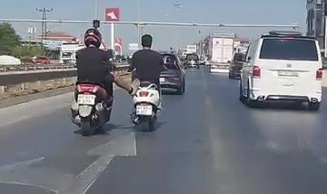 Kara yolunda seyir halindeyken ayağıyla önündeki motosikleti itmeye çalıştı