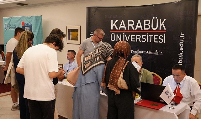 Karabük Üniversitesi tercih günlerinde İzmir'de adaylarla buluştu