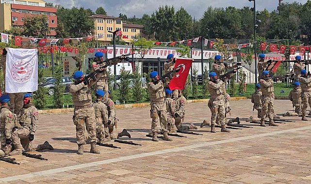 Karabük'te 30 Ağustos coşkusu: Komandoların gösterisi nefes kesti