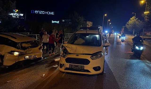 Karabük'te hafif ticari araç otomobile çarptı: 7 yaralı