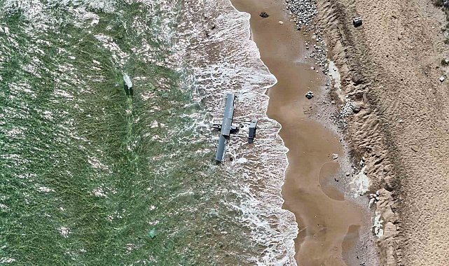Karaburun sahilde mühimmat yüklü olduğu değerlendirilen İHA bulundu