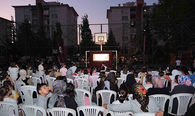 Karagöz'ün Salıncağı ilk gösteriminde çocuklar ve aileler buluştu