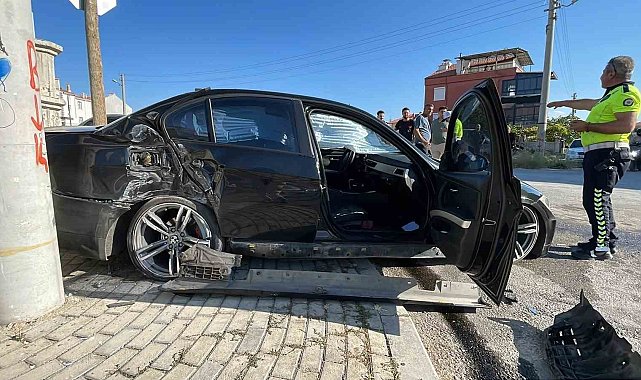 Karaman'da iki otomobil çarpıştı: 5 yaralı
