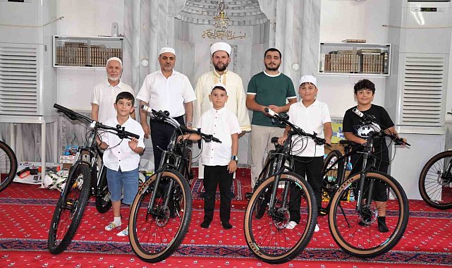 Karesi'de 20 öğrenci Kur'an-ı Kerim'i hatim etti