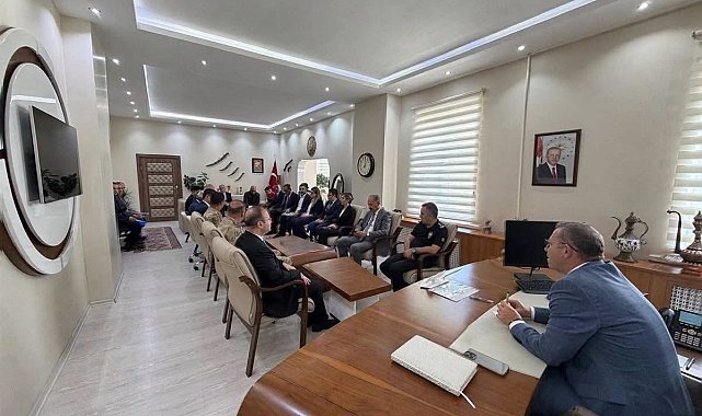 Kars Valisi Polat, Arpaçay'da kurum yöneticileriyle bir araya geldi