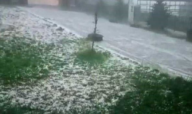 Kars'ta dolu kabusu: Dakikalar içerisinde etraf beyaza büründü