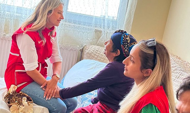 Kars'ta Kızılay gönüllülerinden anlamlı hizmet: Evde bakım hareketiyle yalnızlığa ve ihtiyaçlara dokunuyorlar