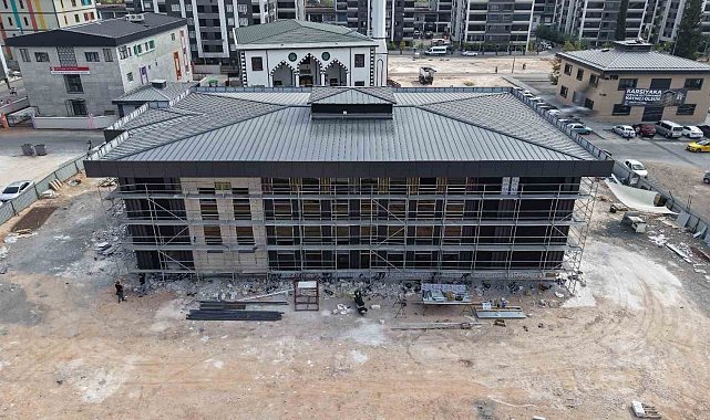 Karşıyaka Gençlik Kütüphanesi'nde çalışmalar sürüyor
