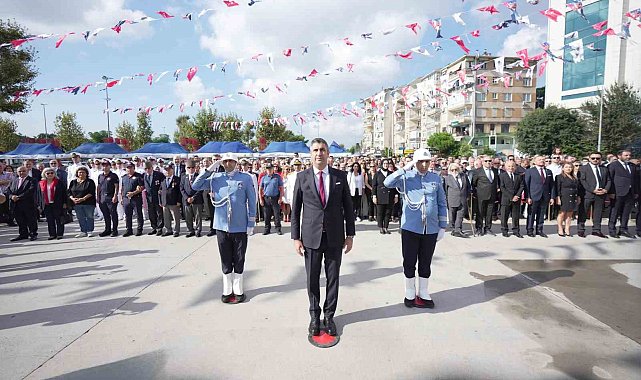 Kartal'da 30 Ağustos coşkusu çelenk töreniyle başladı
