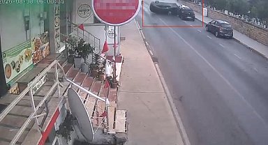 Kartal'da kontrolden çıkan otomobil araçlara çarpıp takla attı