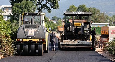 Kartepe'de 4 sokakta asfalt mesaisi