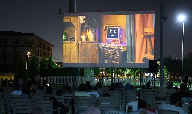Kartepe'de yıldızlar altında sinema keyfi