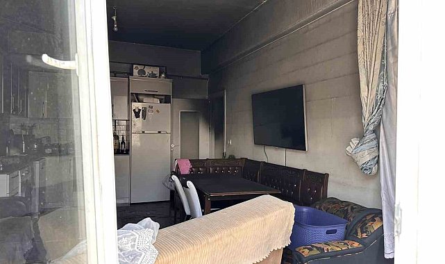 Kastamonu'da ev yangınında baba-oğul yaralandı
