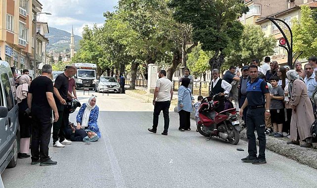 Kastamonu'da motosiklet yayaya çarptı: 2 yaralı