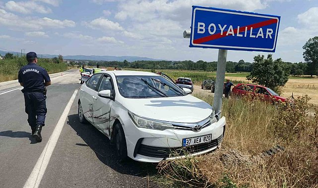 Kastamonu'da otomobil traktörle çarpıştı: 2 yaralı