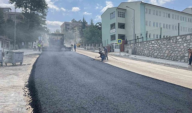 Kavak'ta ilçe merkezinde 1,6 kilometrelik asfalt çalışması