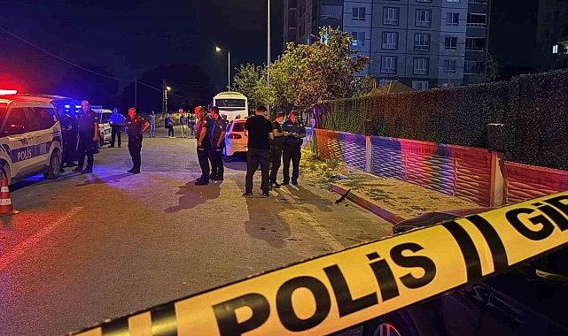 Kavgada kullanılan otomatik av tüfeğinden çıkan saçmalar otoparkta araçlarından inen çifti yaraladı: 2 yaralı