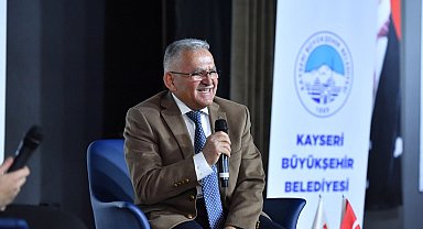 Kayseri Büyükşehir'den 5 bin liralık kırtasiye desteği