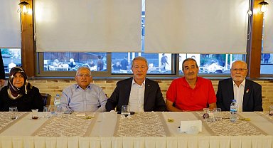 Kayseri protokolüö şehit aileleriye buluştu