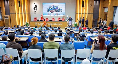 Kayseri TEKNOFEST takımları Başkan Büyükkılıç'la buluştu
