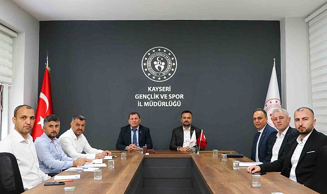Kayseri'de Yamaç Paraşütü İstişare Toplantısı yapıldı