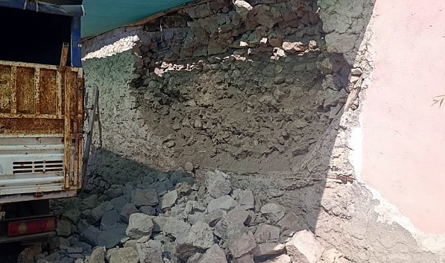 Kayseri'deki depremde bazı evlerde hasar oluştu
