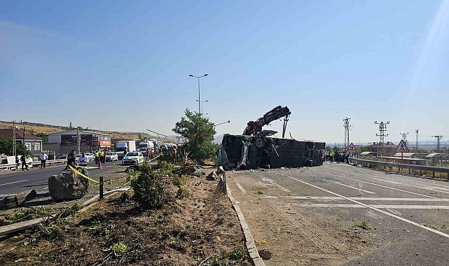Kayseri'deki otobüs kazası güvenlik kamerasına yansıdı