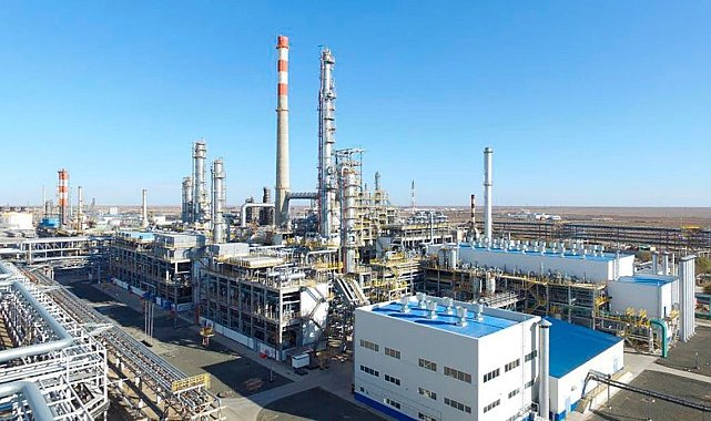 Kazakistan'da petrol rafinerisinde yangın çıktı
