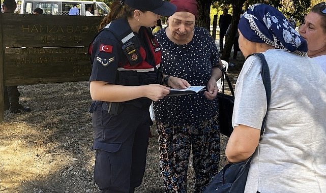 Kemalpaşa'da jandarmadan kadınlara 'KADES' ve 'Kadına El Kalkamaz' bilgilendirmesi