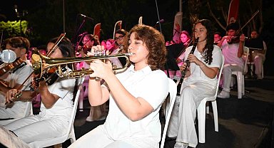 Kemer Belediyesi Cumhuriyet Orkestrası sahne aldı