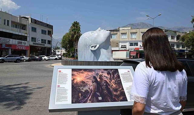 Kemer'in yeni simgesi: Henna Heykeli