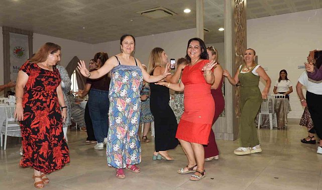 Kepez'de kadınlara moral dolu matine