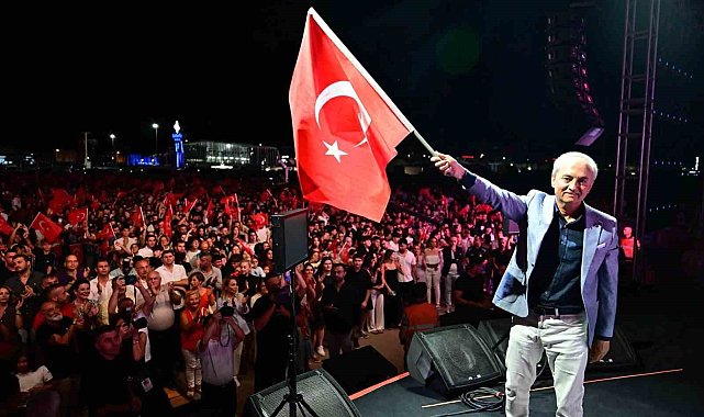 Kepez'de Zafer coşkusu: Binlerce Antalyalı Dokumapark'ta buluştu