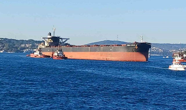 Kerç Boğazı'nda İHA saldırısına uğrayan gemi İstanbul Boğazı'ndan geçti