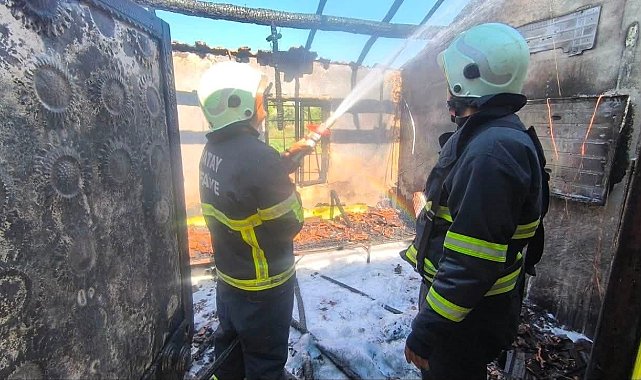 Kırıkhan'da yanan ev kullanılmaz hale geldi