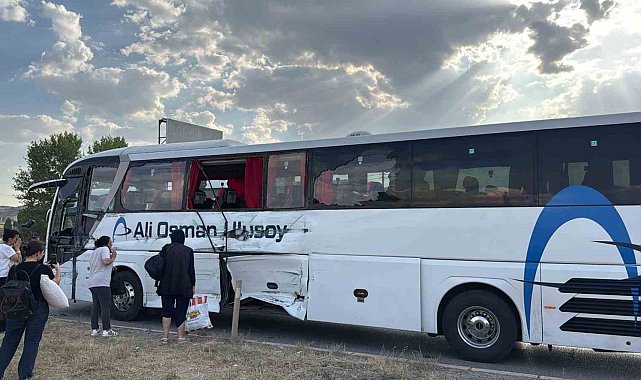 Kırıkkale'de yolcu otobüsü ve iki tır kavşakta çarpıştı: 1 yaralı