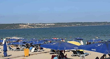 Kırklareli'de sıcaktan bunalanlar plaja akın etti