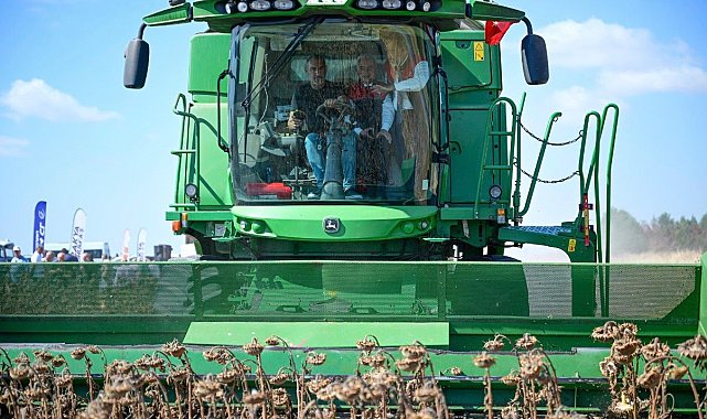 Kırklareli'nde yerli ve milli hibrit ayçiçeği hasadı gerçekleştirildi