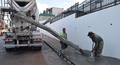 Kocaeli İzmit Belediyesi'nden Tüysüzler'e beton kaldırım