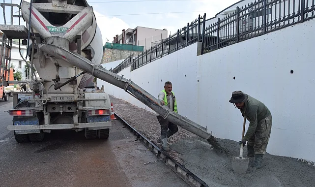 Kocaeli İzmit Belediyesi'nden Tüysüzler'e beton kaldırım