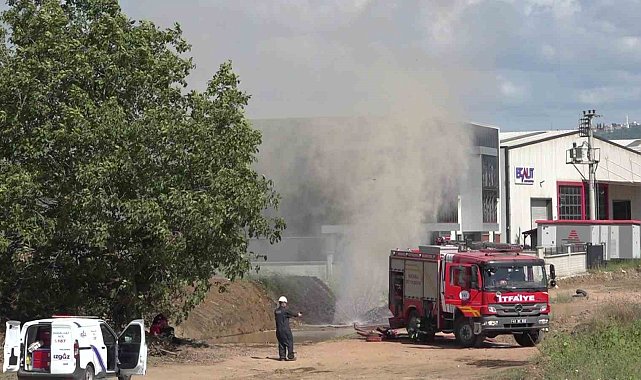Kocaeli'de doğal gaz borusu delindi: Gaz metrelerce havaya yükseldi