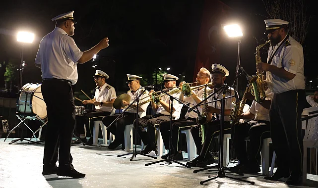 Kocaeli'de Mehter ve Bando Takımı 7'den 70'e herkesi coşturdu