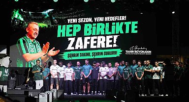 Kocaelispor yeni sezon öncesi gövde gösterisi yaptı: Metehan tanıtıldı, taraftar Buray'la coştu
