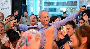 Kocagöz, kadınların matine coşkusuna ortak oldu