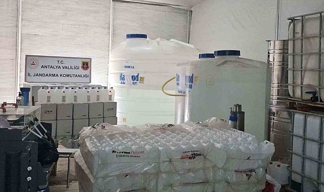 Kolonya imalatı adı altında sahte içki üretilen iş yerine operasyon