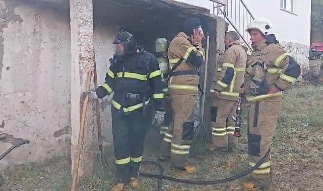 Komşusunun evinde çıkan yangını cami hoparlöründen yaptığı anonsla duyurdu