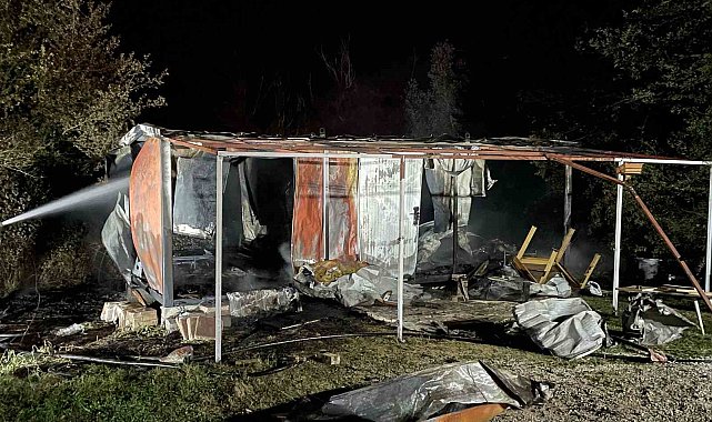 Konteyner ev alevlere teslim oldu